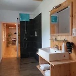 Проживание в семье Gaestehaus - Camping- Weinhof Radl
