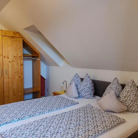 Gaestehaus - Camping- Weinhof Radl 홈스테이 *