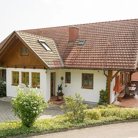 홈스테이 Gaestehaus - Camping- Weinhof Radl *
