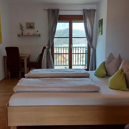 Pansiyon Gaestehaus - Camping- Weinhof Radl