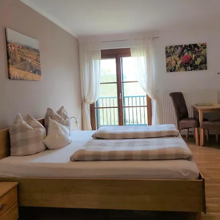 홈스테이 Gaestehaus - Camping- Weinhof Radl