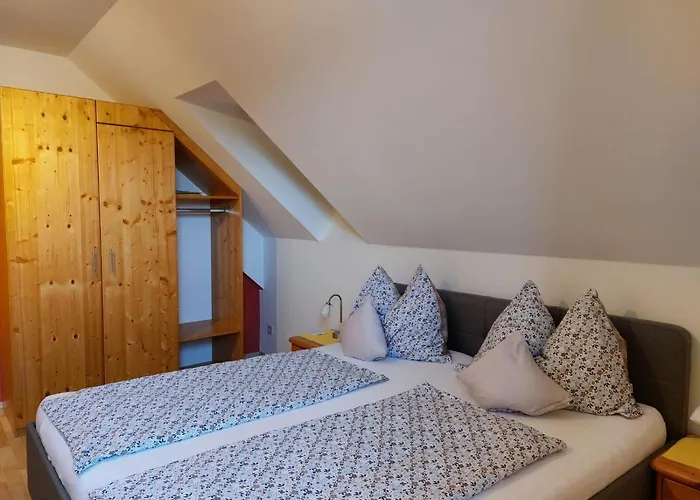 Gaestehaus - Camping- Weinhof Radl Pansiyon *