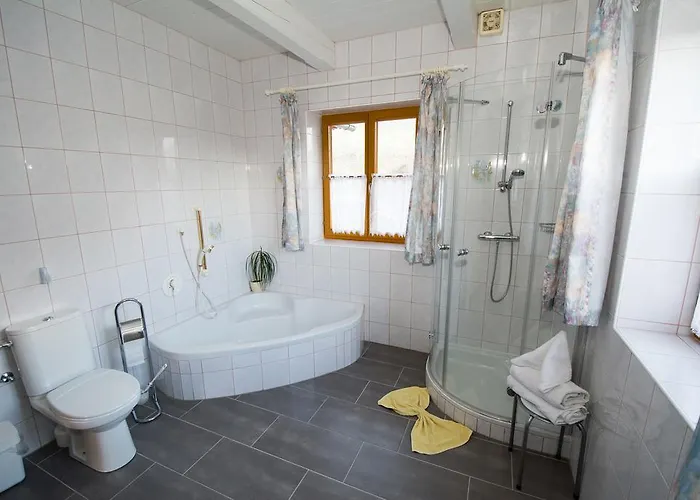 Gaestehaus - Camping- Weinhof Radl Pansiyon *